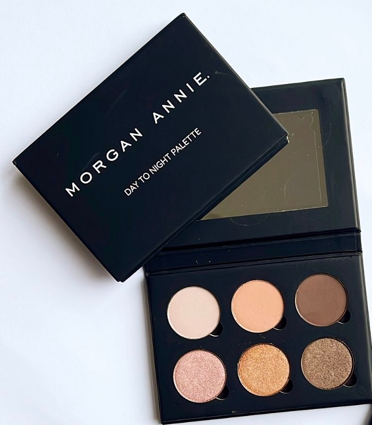 NEW - DAY TO NIGHT EYESHADOW PALETTE